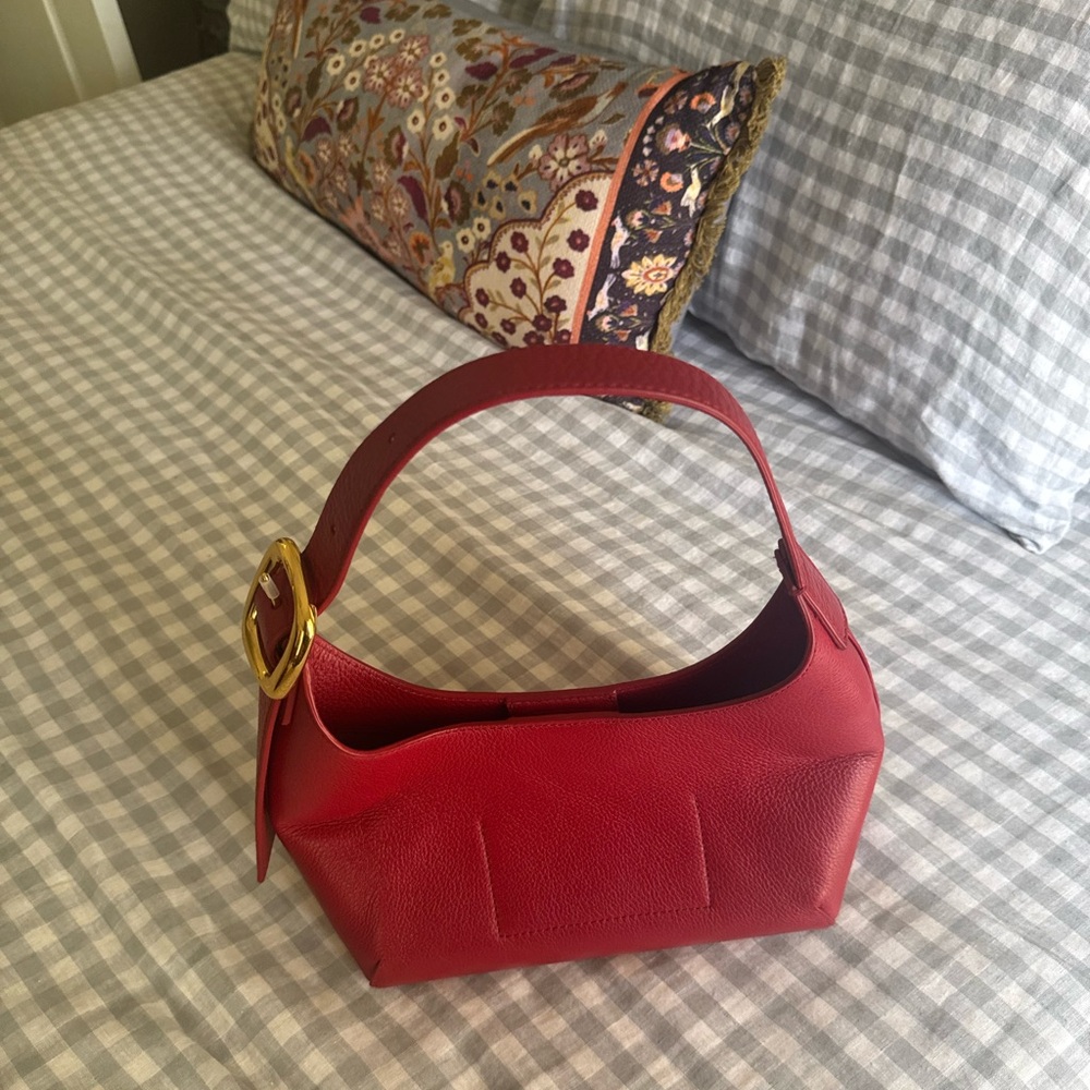 The Sculptural-Buckle Shoulder Bag in Red - Picture 4 of 5